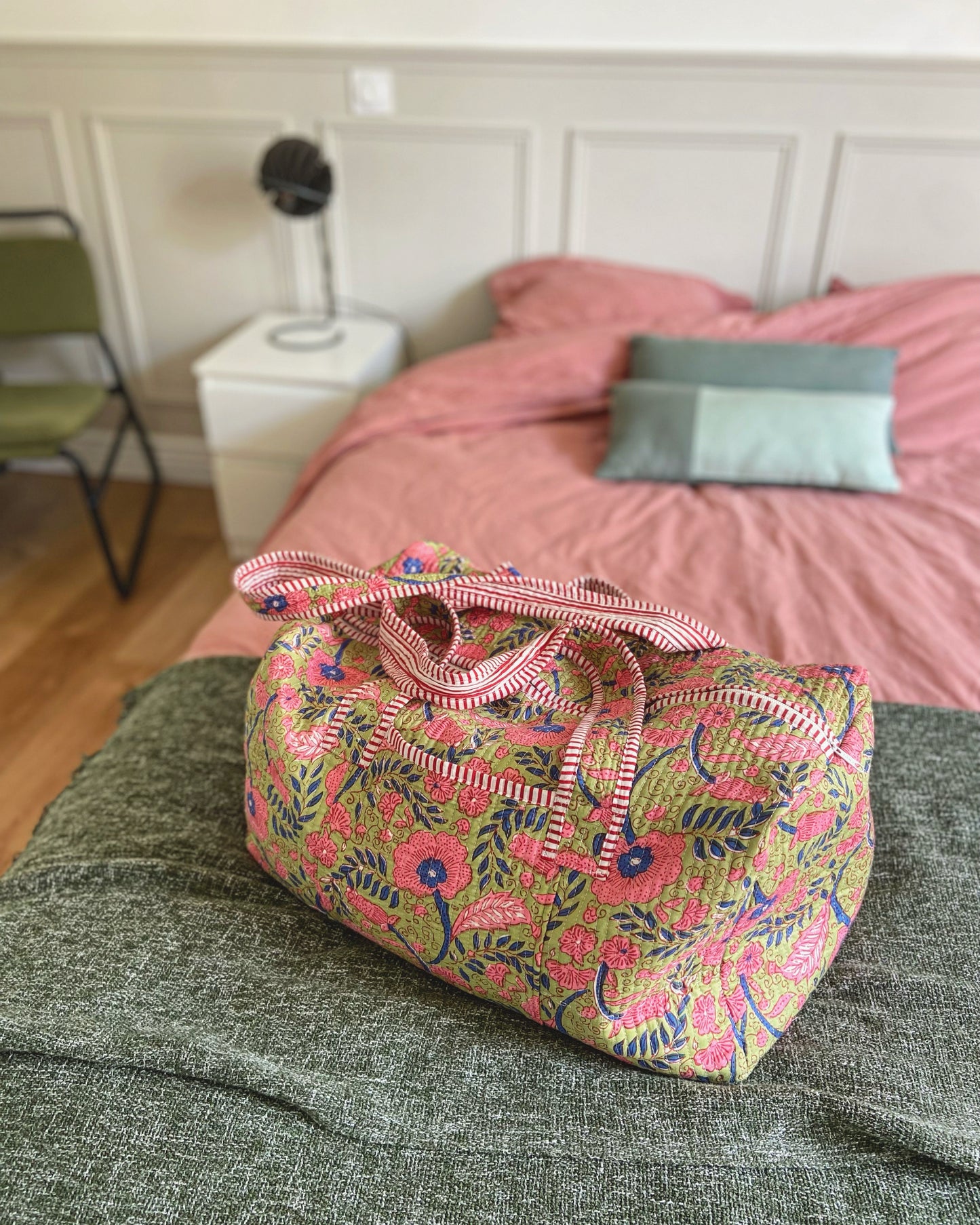 Quilted weekend bag in Indian fabric