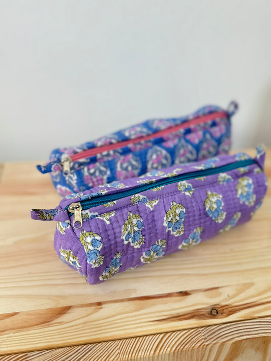 Trousse à crayons matelassé en tissu Indien blockprint, motif floral violet et doublure rayée