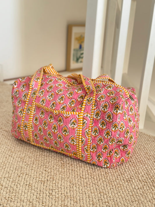 Grand duffle bag en tissus indien fleuri rose, 100% coton, fait-main à Jaipur