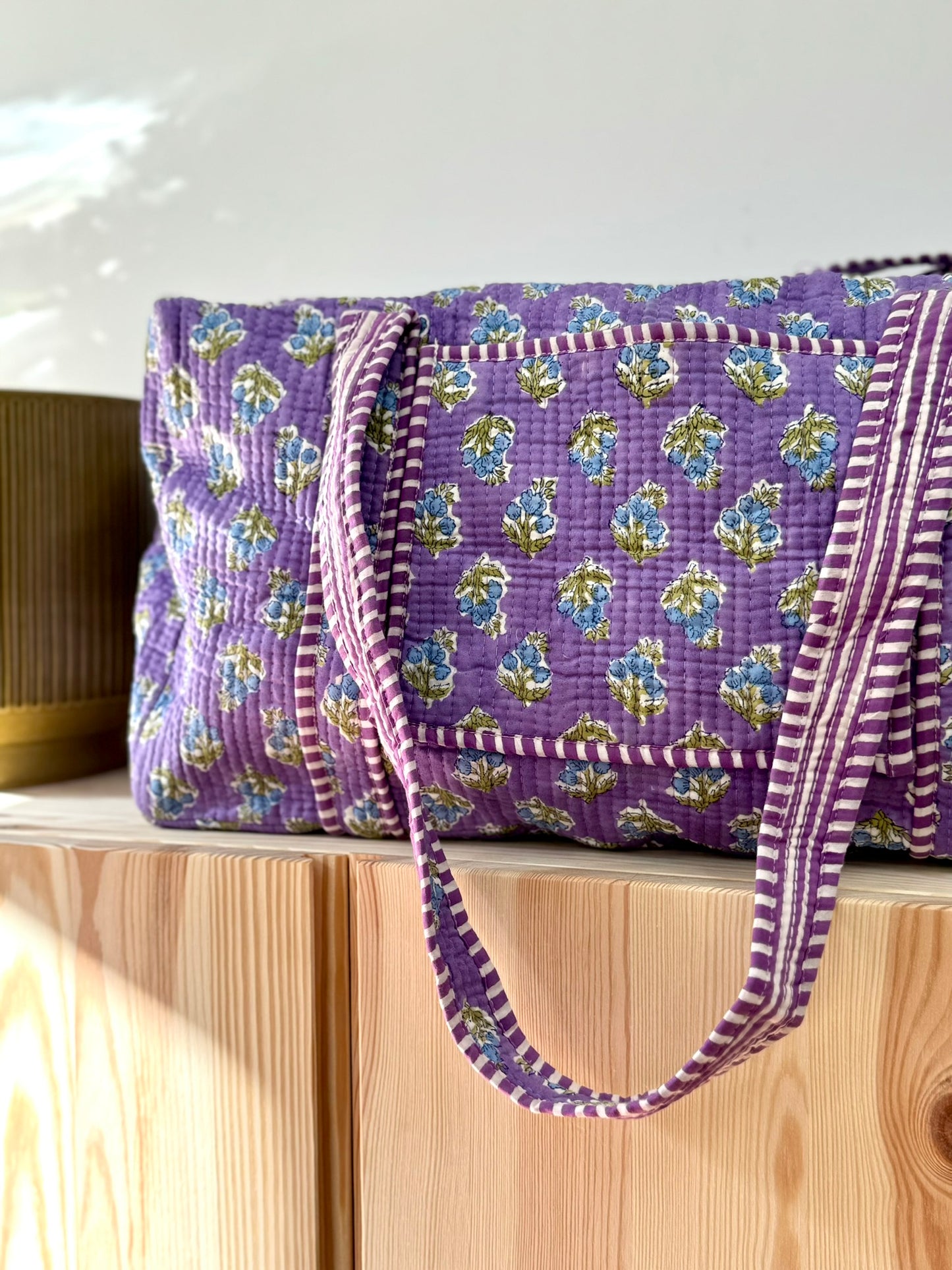 Quilted weekend bag in Indian fabric