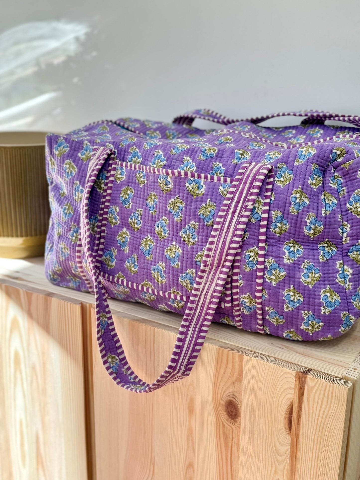 Quilted weekend bag in Indian fabric