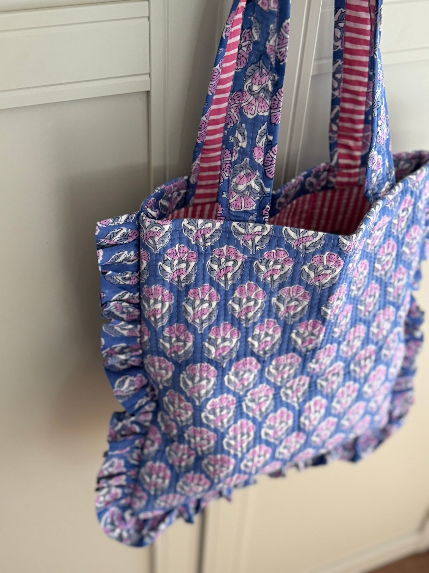 Quilted weekend bag in floral Indian fabric