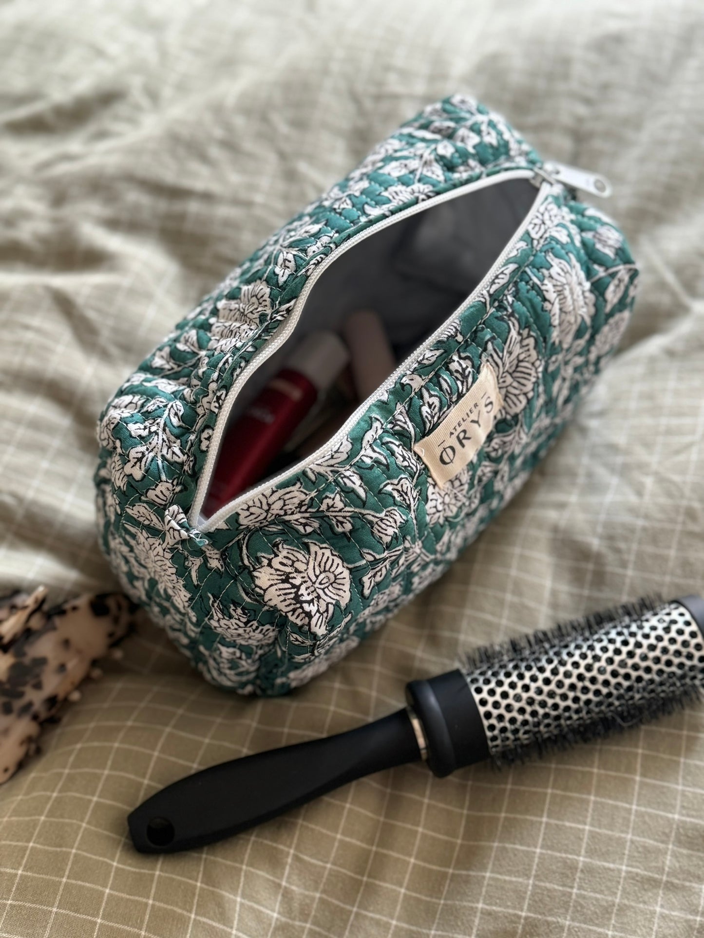 Toiletry bag with Indian flower patterns