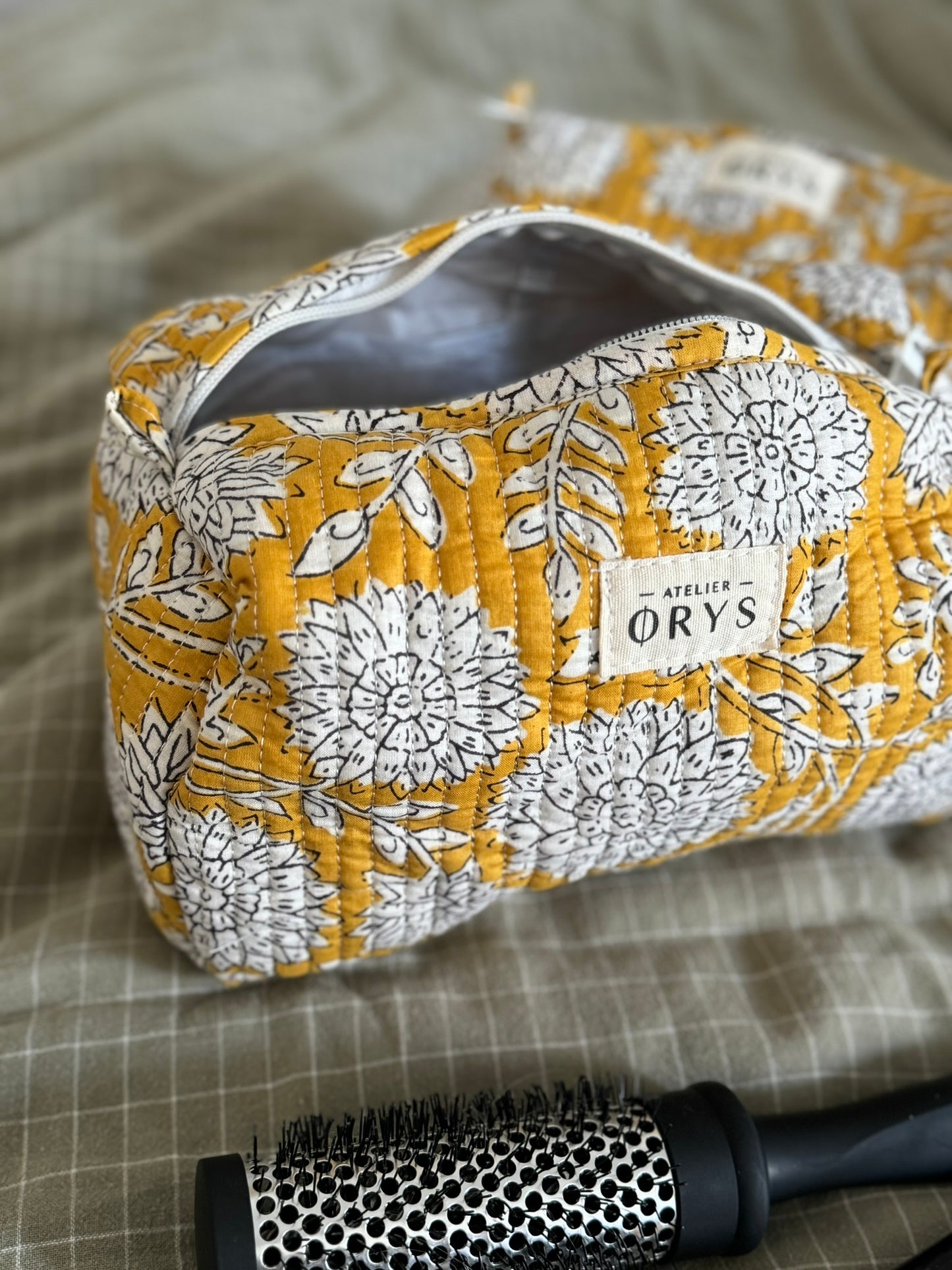 Toiletry bag with Indian flower patterns