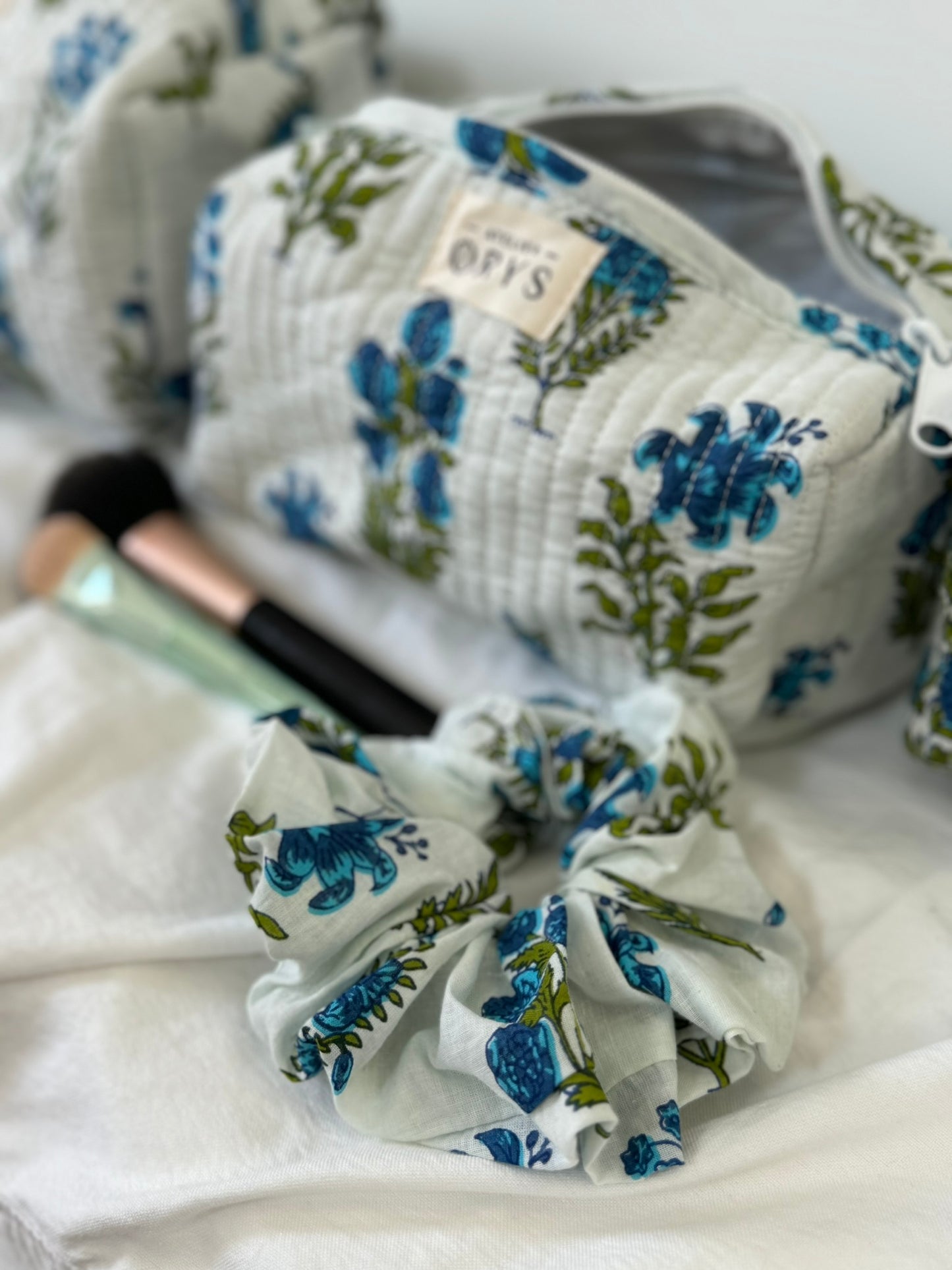 Toiletry bag with Indian flower patterns