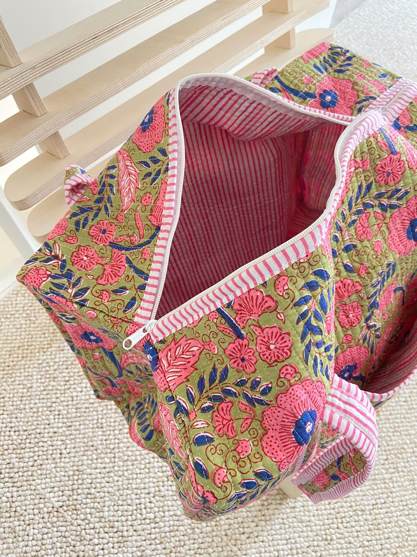 Quilted weekend bag in Indian fabric