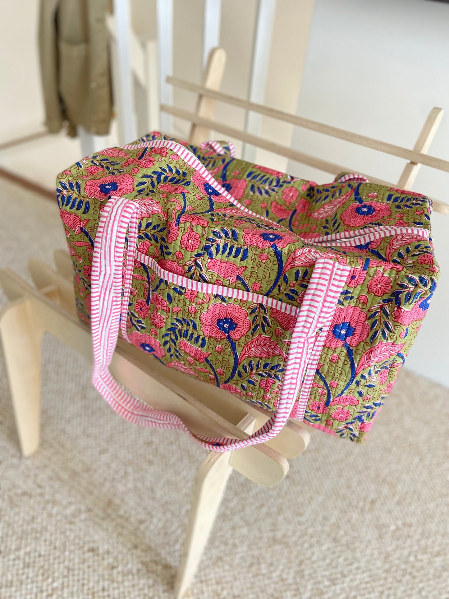 Quilted weekend bag in Indian fabric