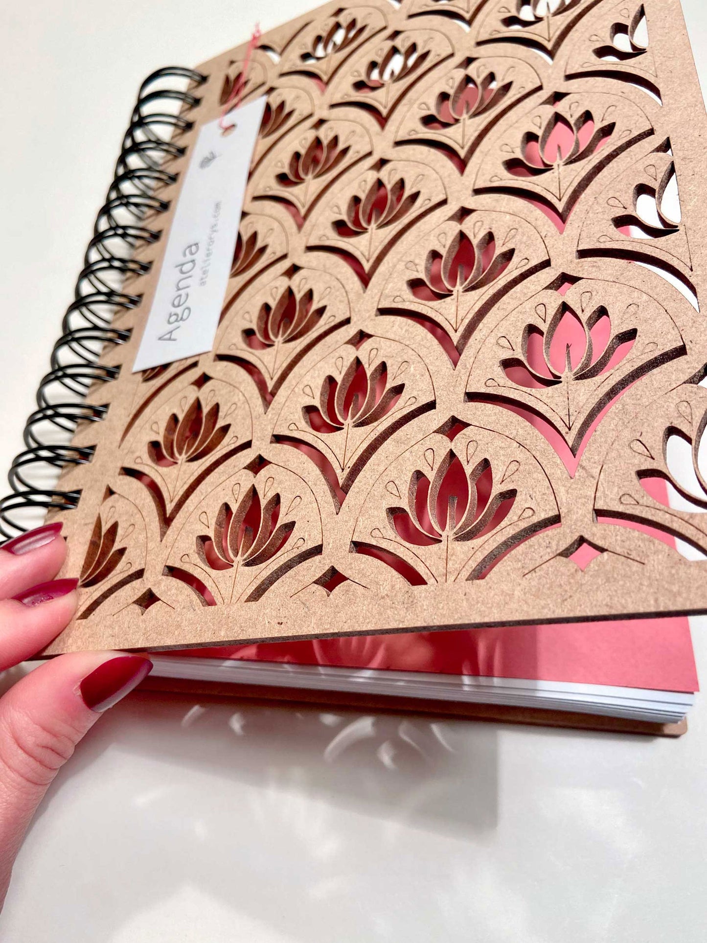 Pretty 2024 planner/organizer diary in patterned wood. Rechargeable and customizable professional organizer