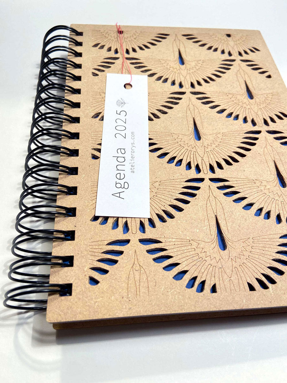 Pretty 2024 planner/organizer diary in patterned wood. Rechargeable and customizable professional organizer