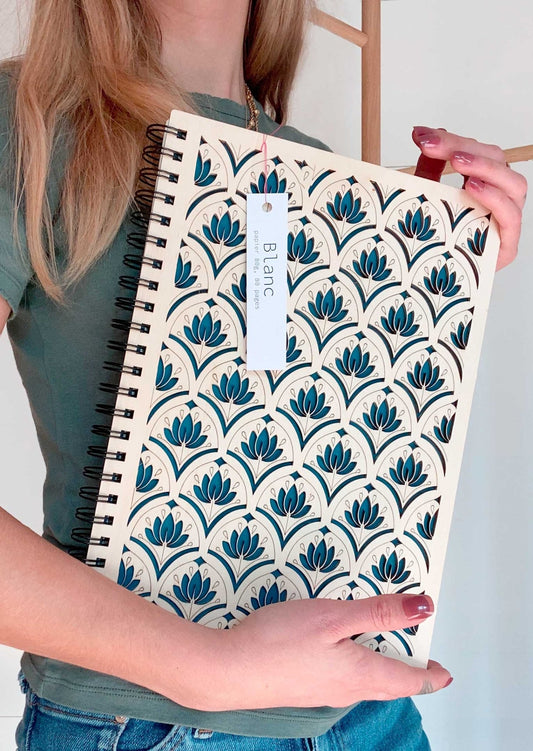 Grand carnet en bois gravé motif Fleur de Lotus - Atelier ORYS