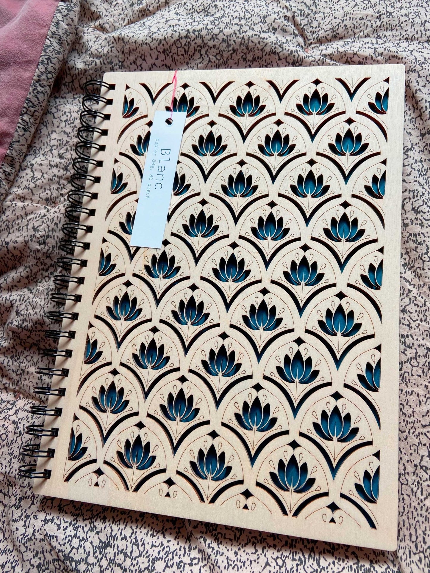 Grand carnet en bois gravé motif Fleur de Lotus - Atelier ORYS