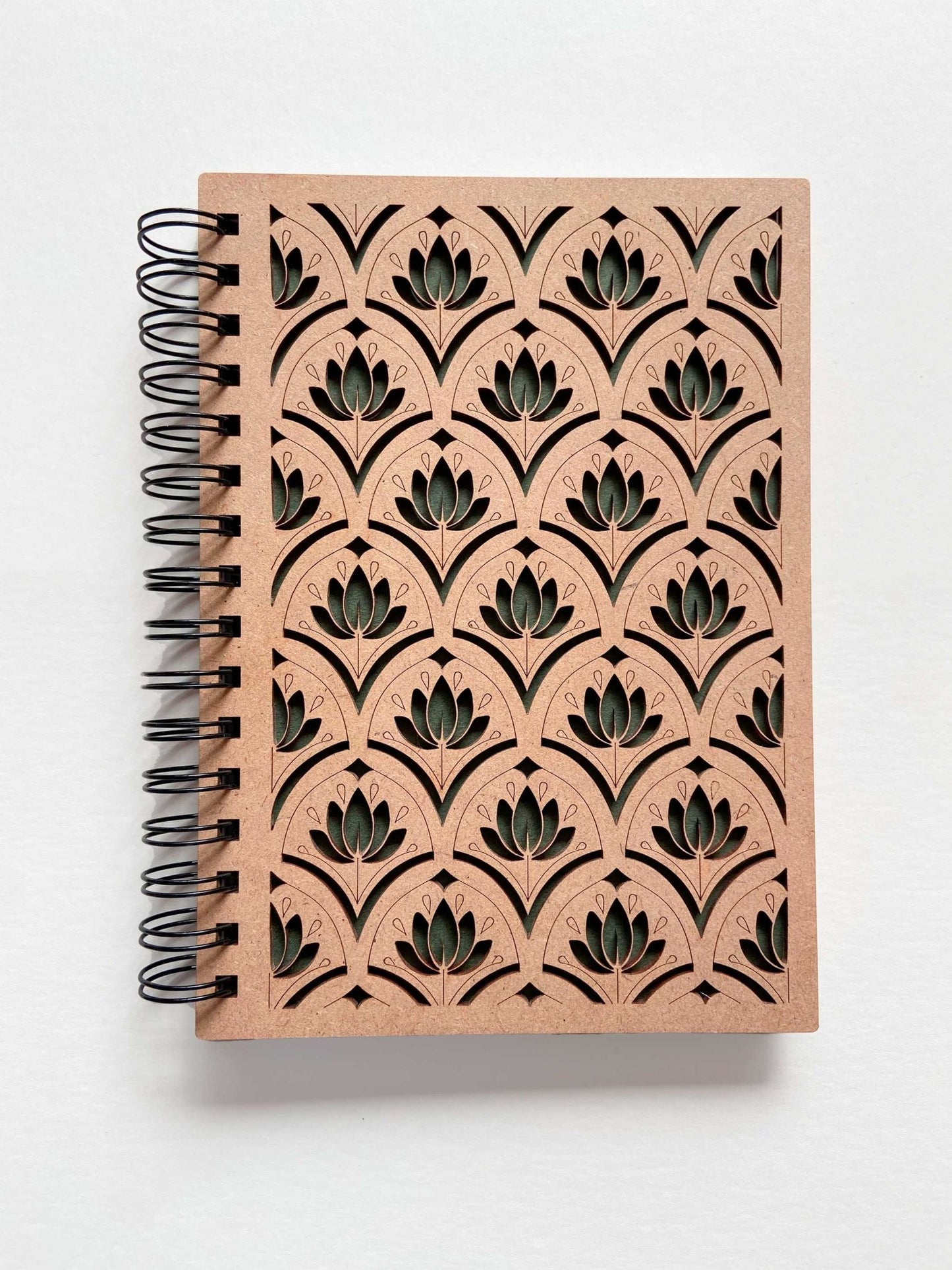 Moyen carnet en bois motif Lotus - Atelier ORYS