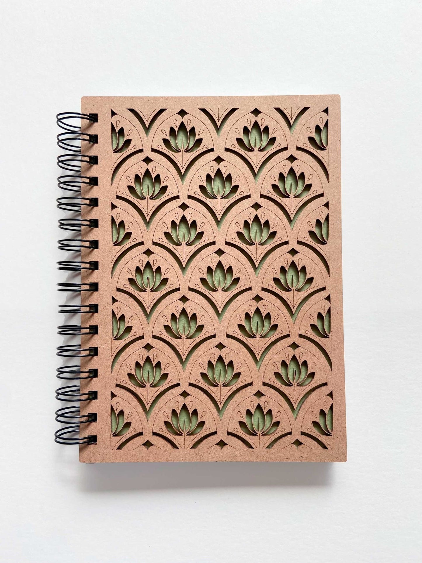 Moyen carnet en bois motif Lotus - Atelier ORYS