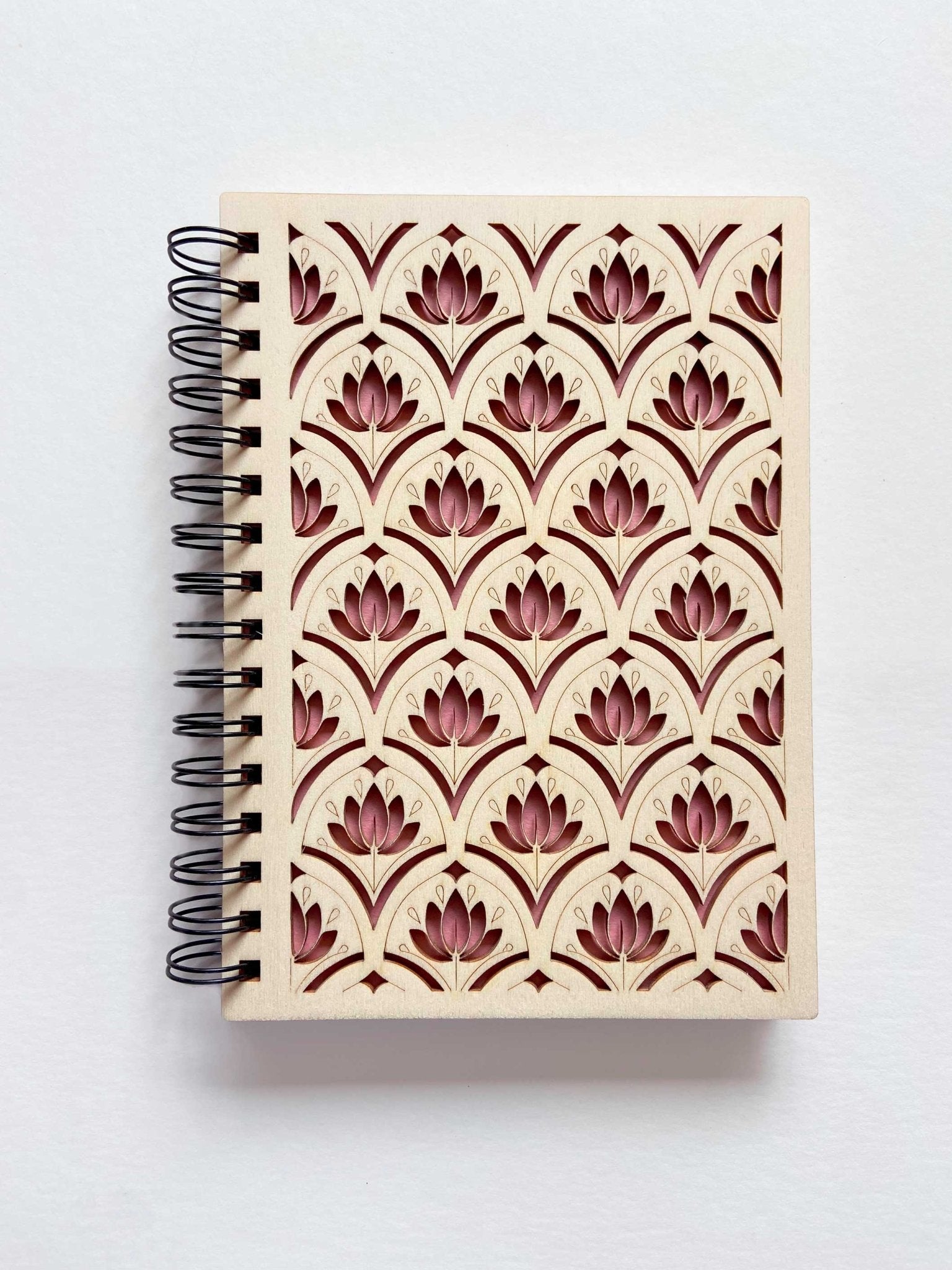 Moyen carnet en bois motif Lotus - Atelier ORYS