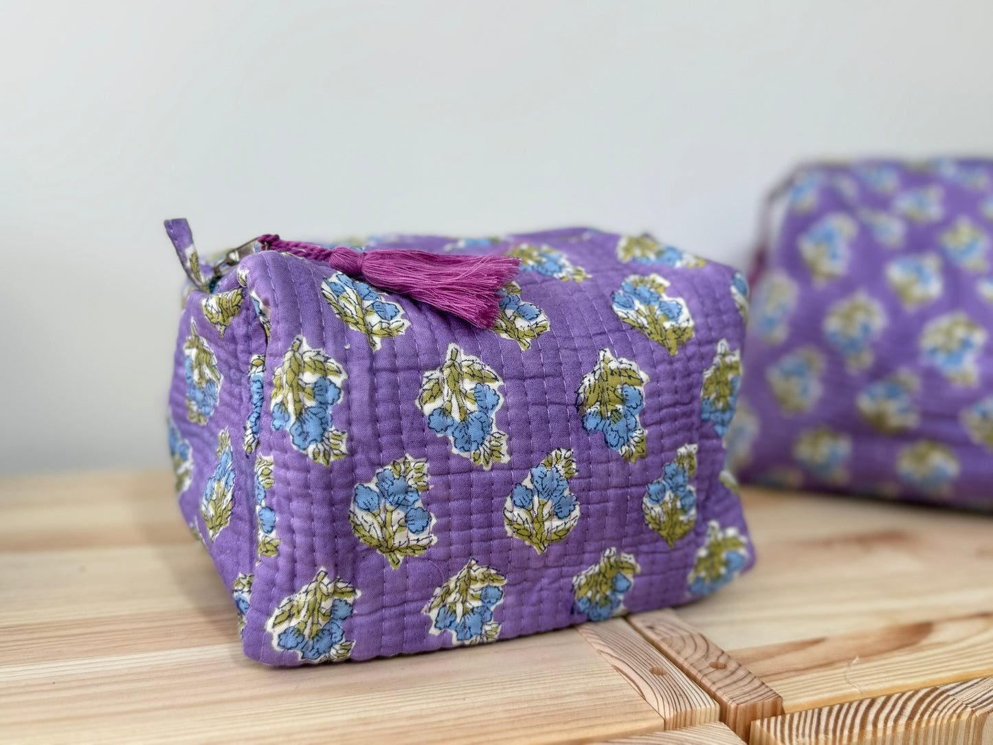 Block print toiletry bag with floral patterns Fuchsia